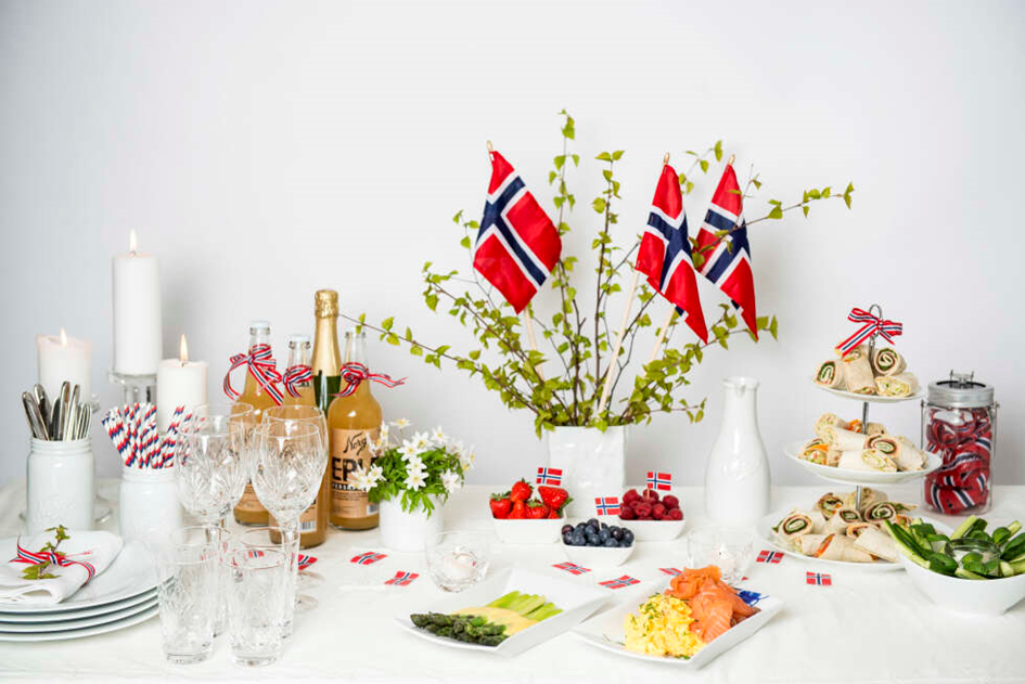 17.mai flagg og bløtekake